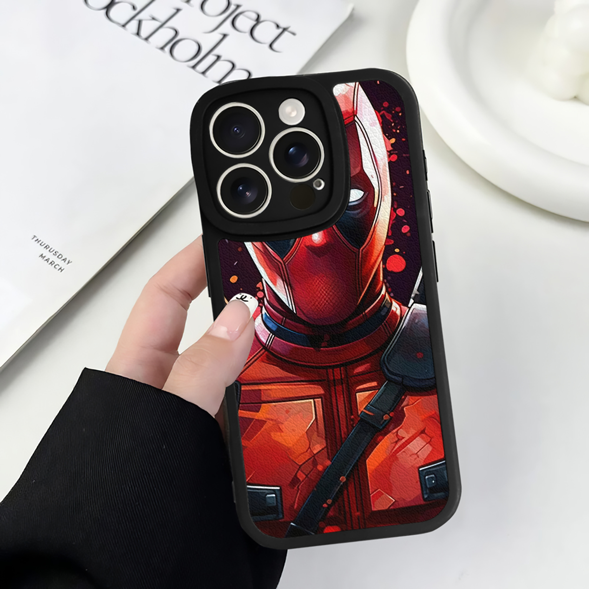 （画像用） Deadpool デッドプール 【iPhone 16シリーズ対応】シリコンスマホケース（レザー調） 材質：シリコン